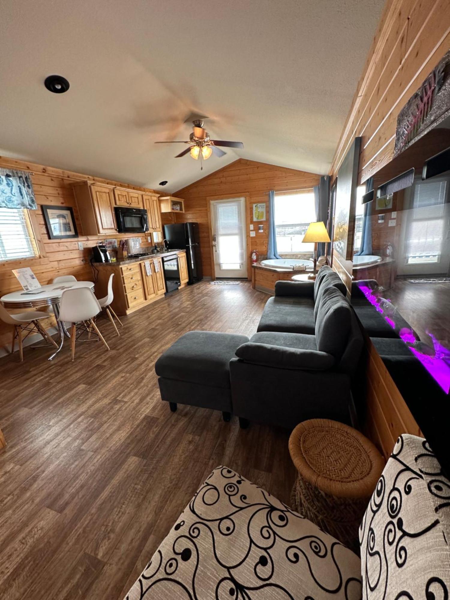 Westport Marina Cottages Room photo